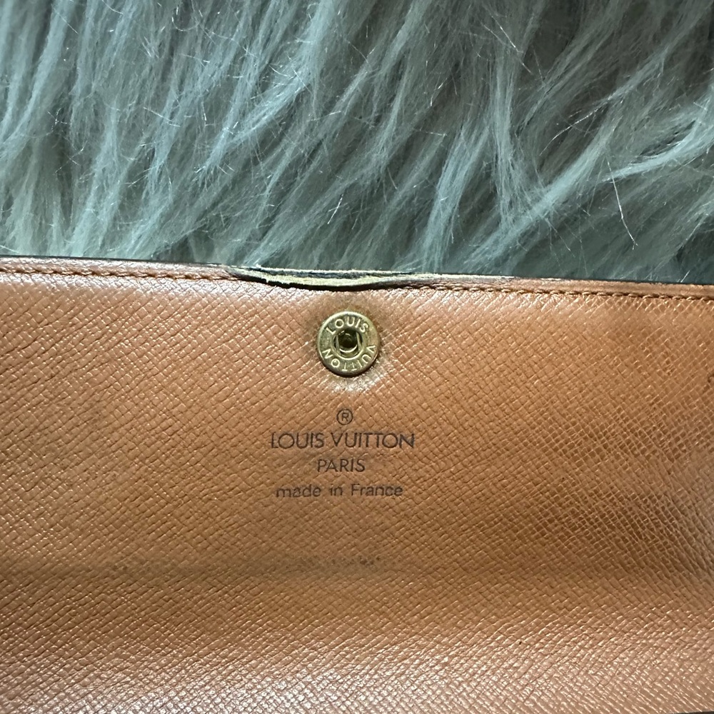 Authentic Louis Vuitton Sarah wallet. - Picture 7 of 8